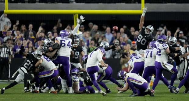 Vikings 3, Raiders 0 